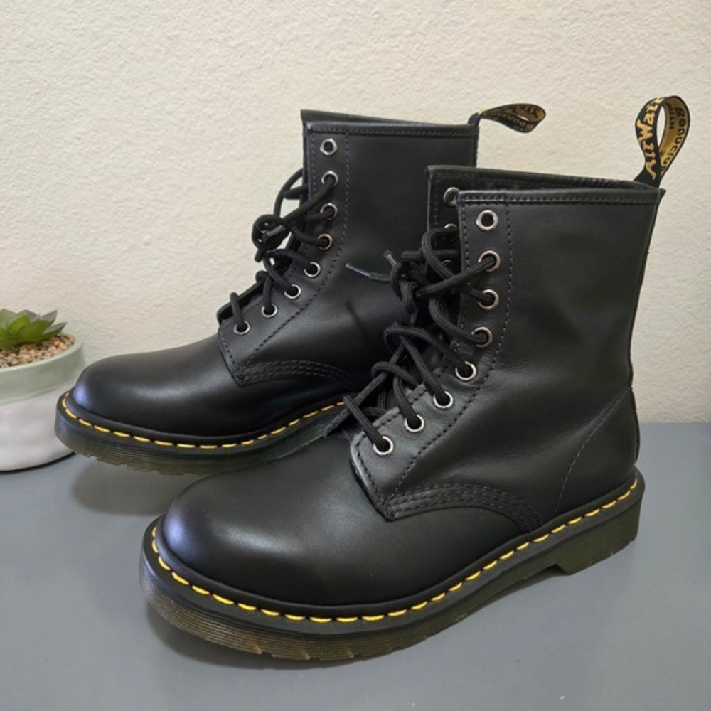 Dr. Martens 1460 Boots Womens 7 Black Leather Combat Boots mens(6)